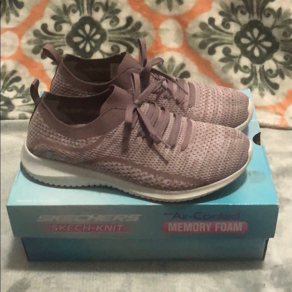 Women’s Size 9 Sketchers/Memory Foam/Muted Pink